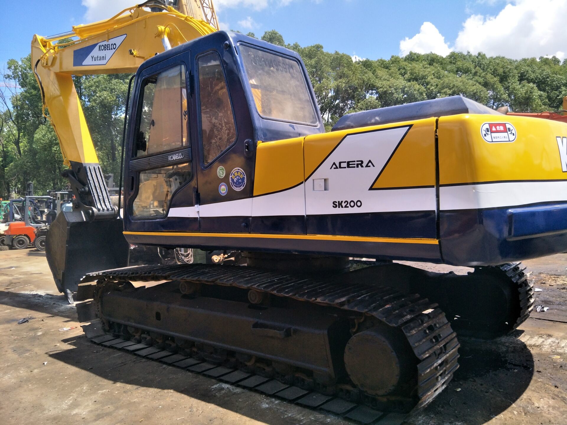 Used SK200 EX200 Cheap Japanese Crawler Excavator For Sale