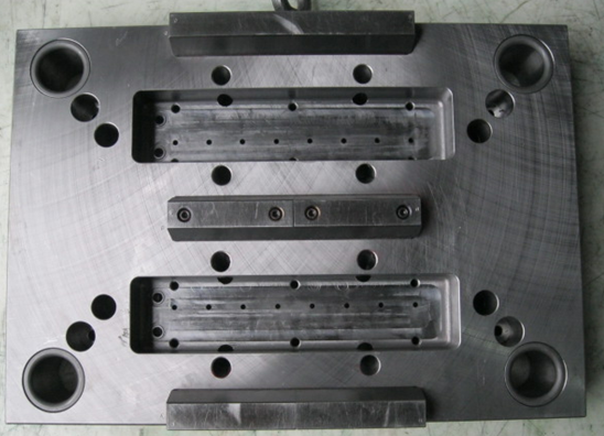 PP Resin Multi Color Injection Molding 16 Cavities Double Injection Molding