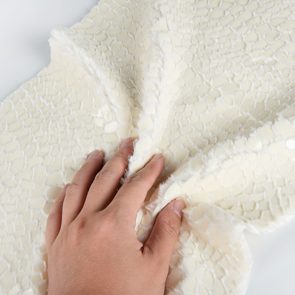 Bag Brushed Pattern 100% Polyester Silver PV Plush Faux Fur Fabric for Home Textile