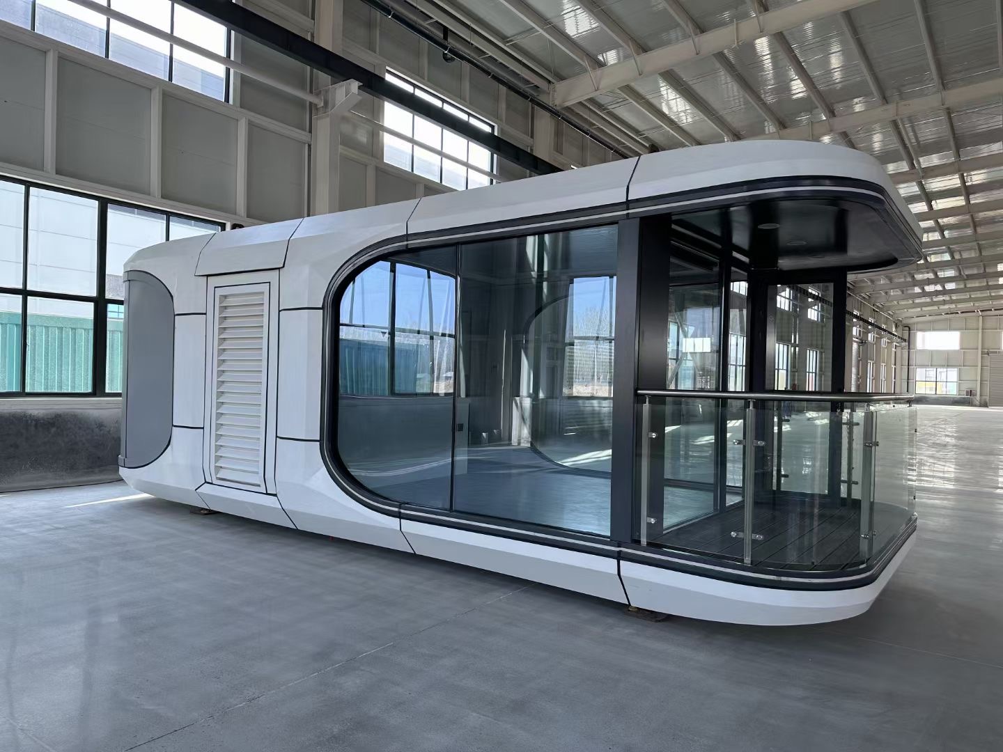 Aluminum Window Low-Carbon Energy Saving Modular Home Living Villa Capsule House Hotel Prefabricated Cabin With Furniture