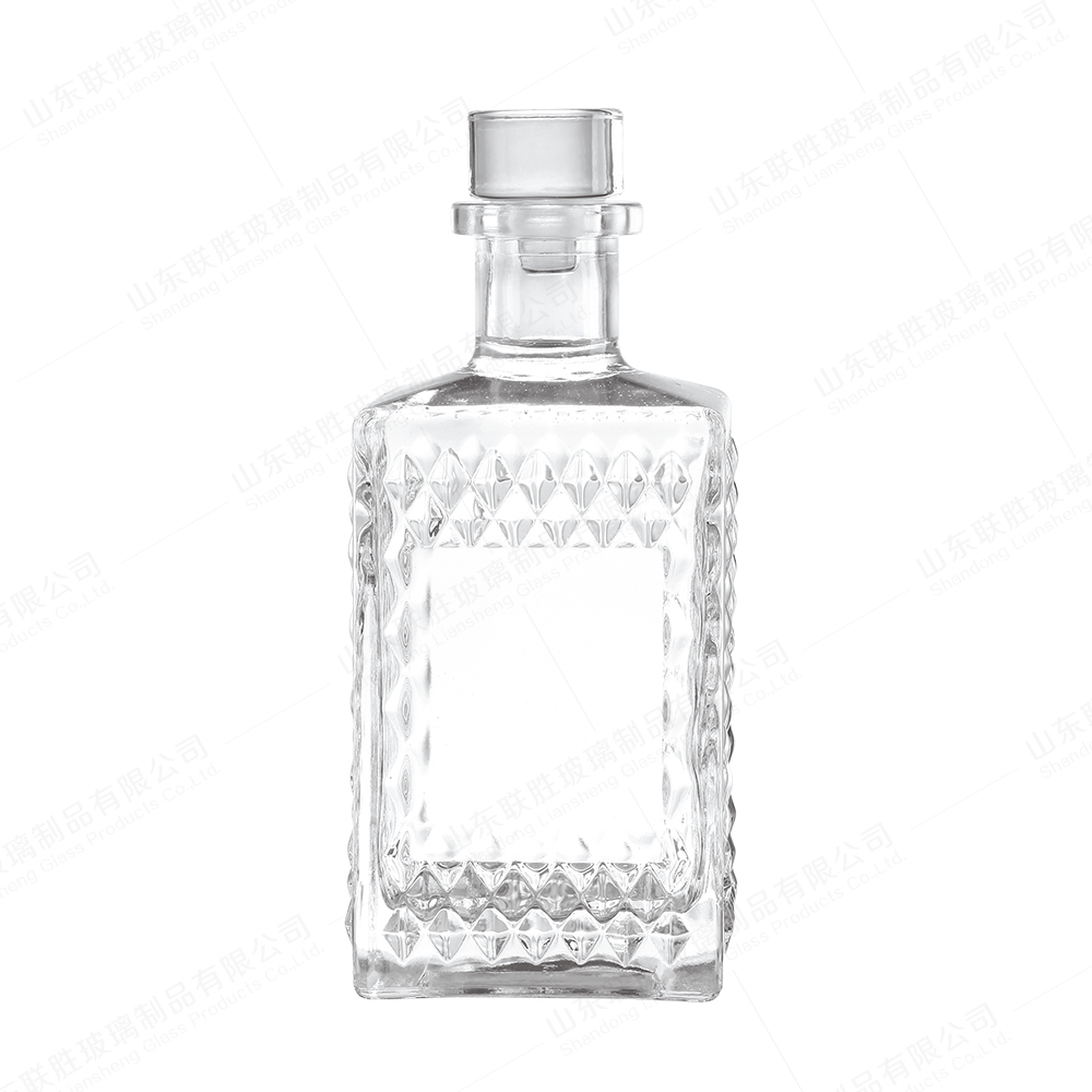 Customied Square Carved Glass Reed Diffuser Bottles with Whiskey Vodka Wine Bottle Color