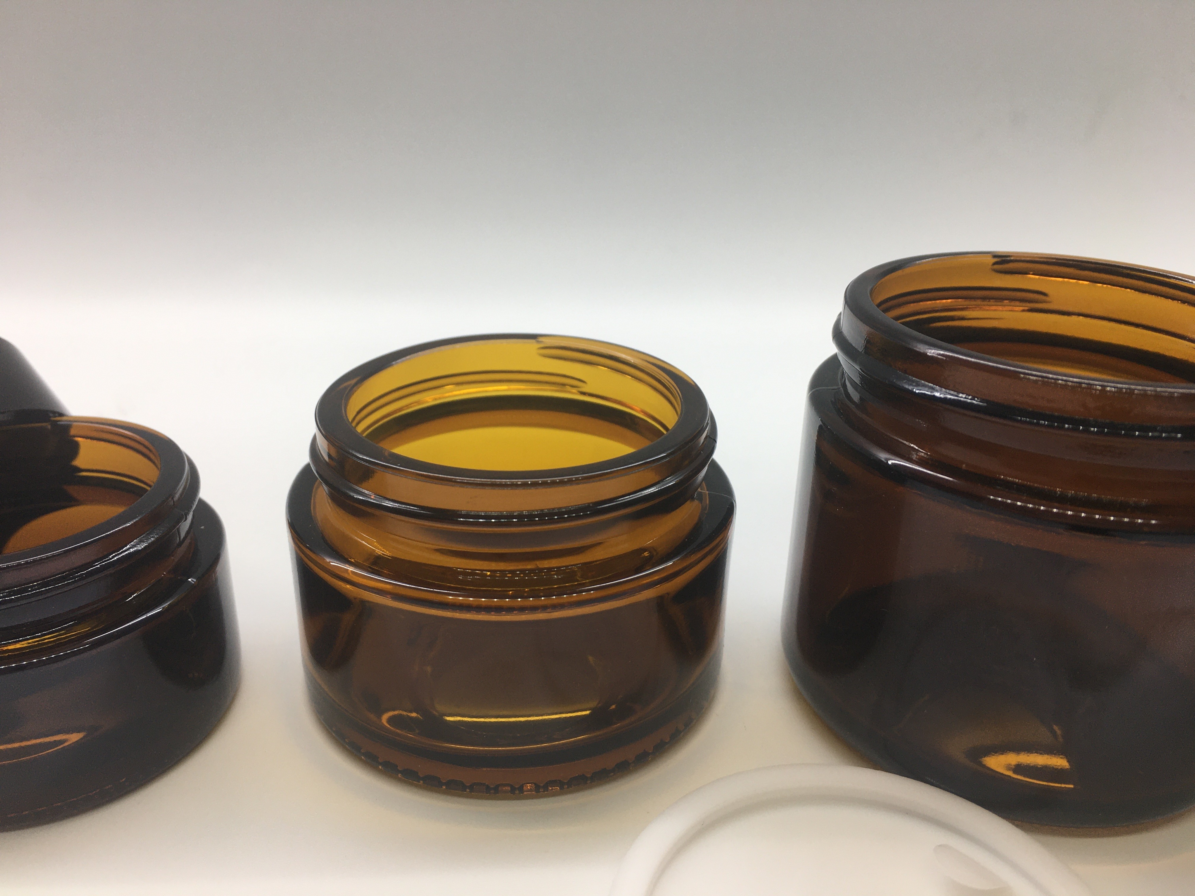 Frosted Amber Glass Cosmetic Jars 5g 10g 120g Straight Round Shape Plastic Cap