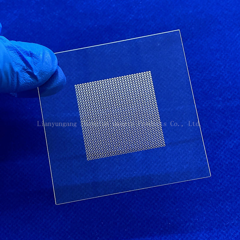 1-10mm Thickness Square Transparent Laser Dill Hole UVC Quartz Glass Plate