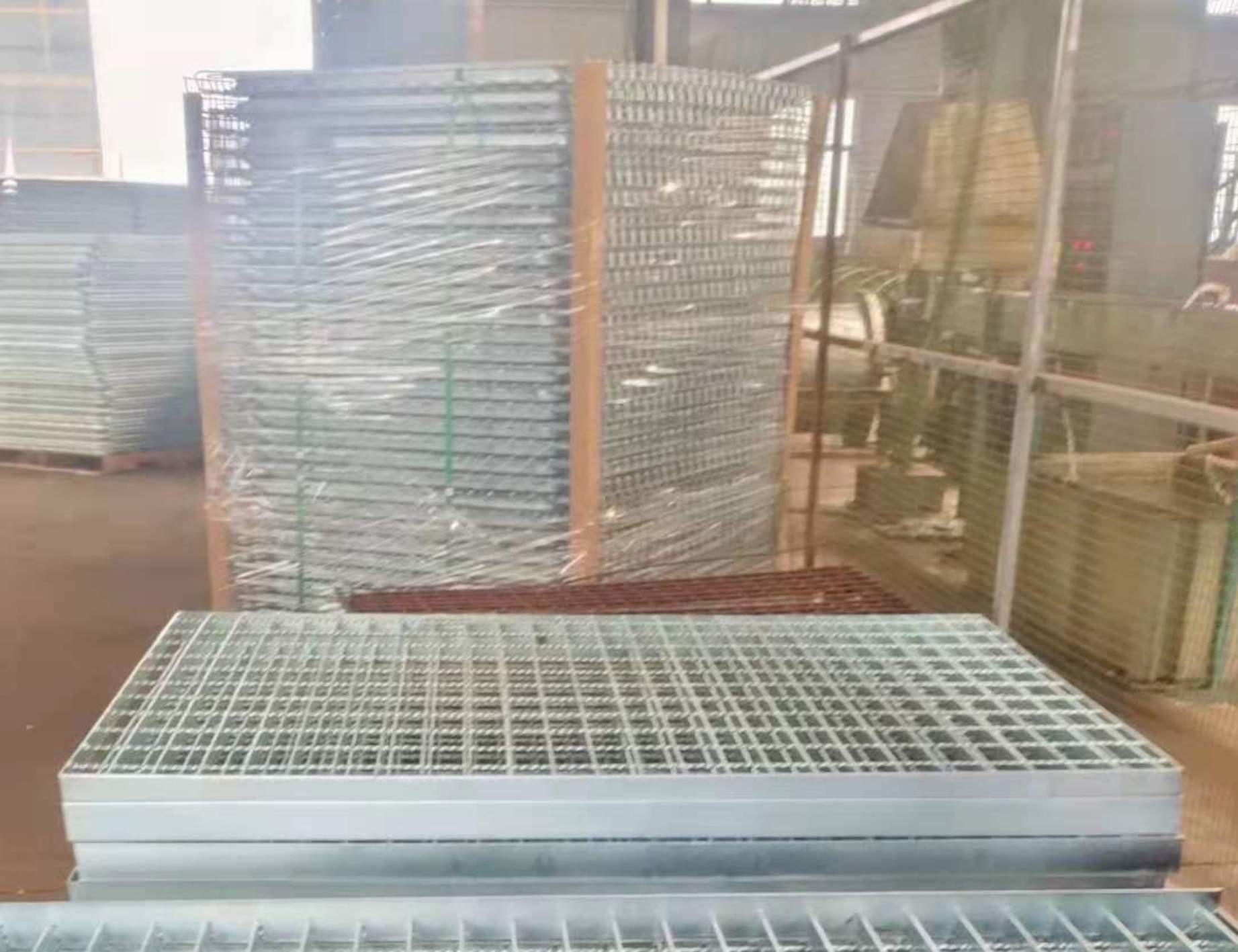 35mm Metal Mesh Grating Powder Coated Expanded Metal Grate Spray Color