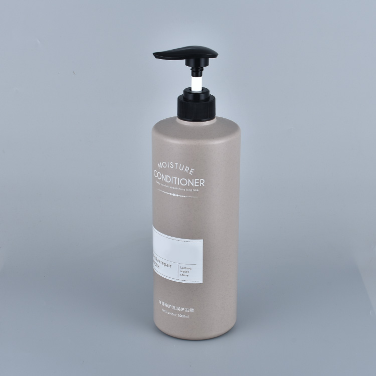 Customizable Skin Care Refillable Shampoo Containers 32oz Pump Bottle Leak Proof