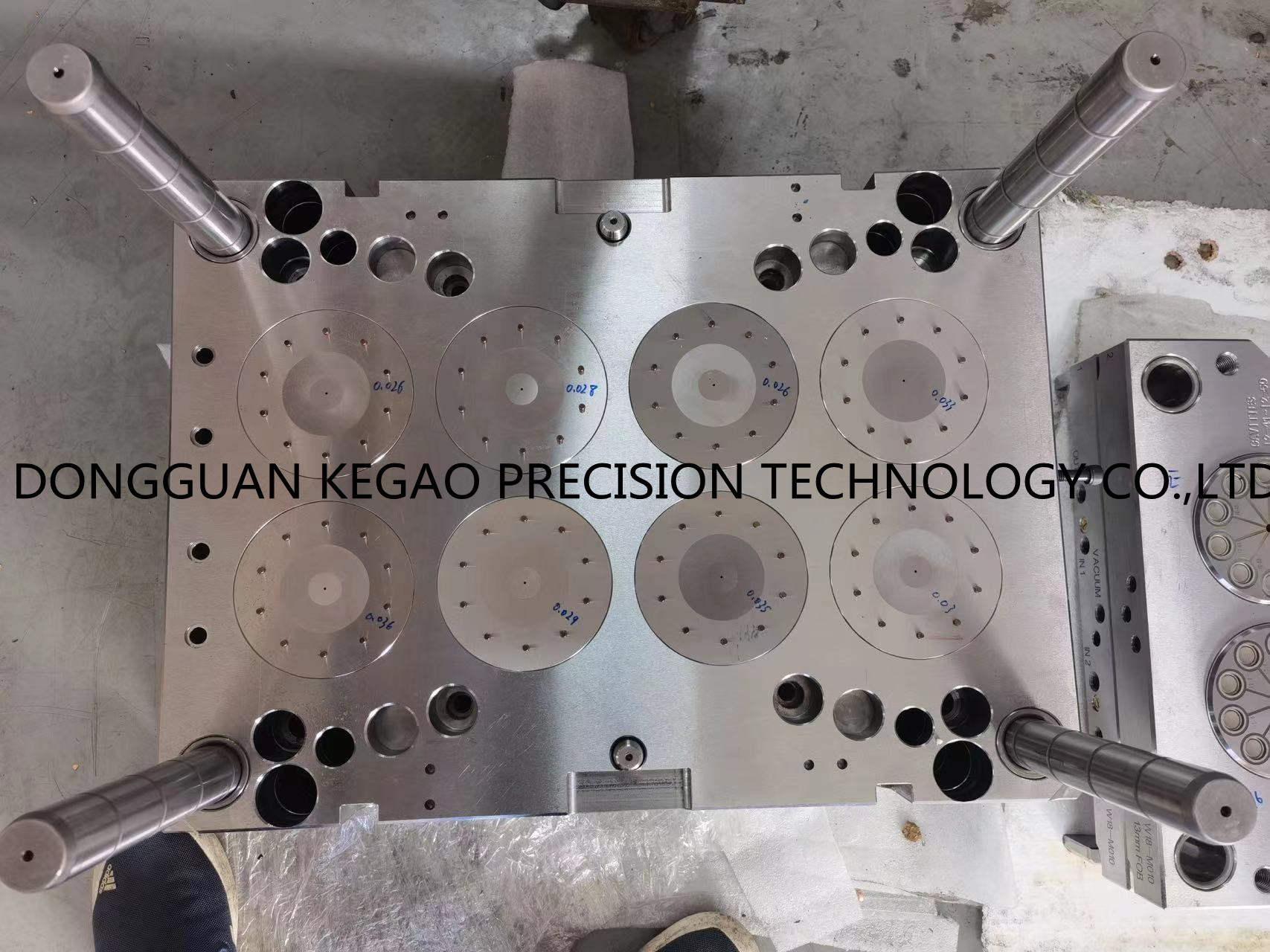 STAVAX Medical Device Injection Molding , 54HRC Medical Equipment Spare Parts