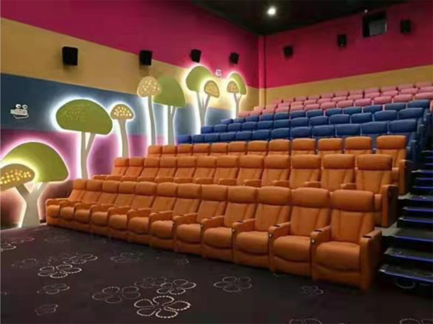 Commercial Furniture Luxury VIP Reclining Cinema Seats for Home Theater 70*90*104cm