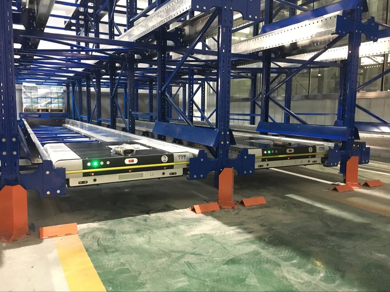 Durable Lithium Battery Radio Shuttle Pallet Rack System With High Volume Low SKUS