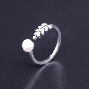 China Girl Silver Pearl Ring Jewelers Plated Rhodium With Tree Leaf Shape wholesale