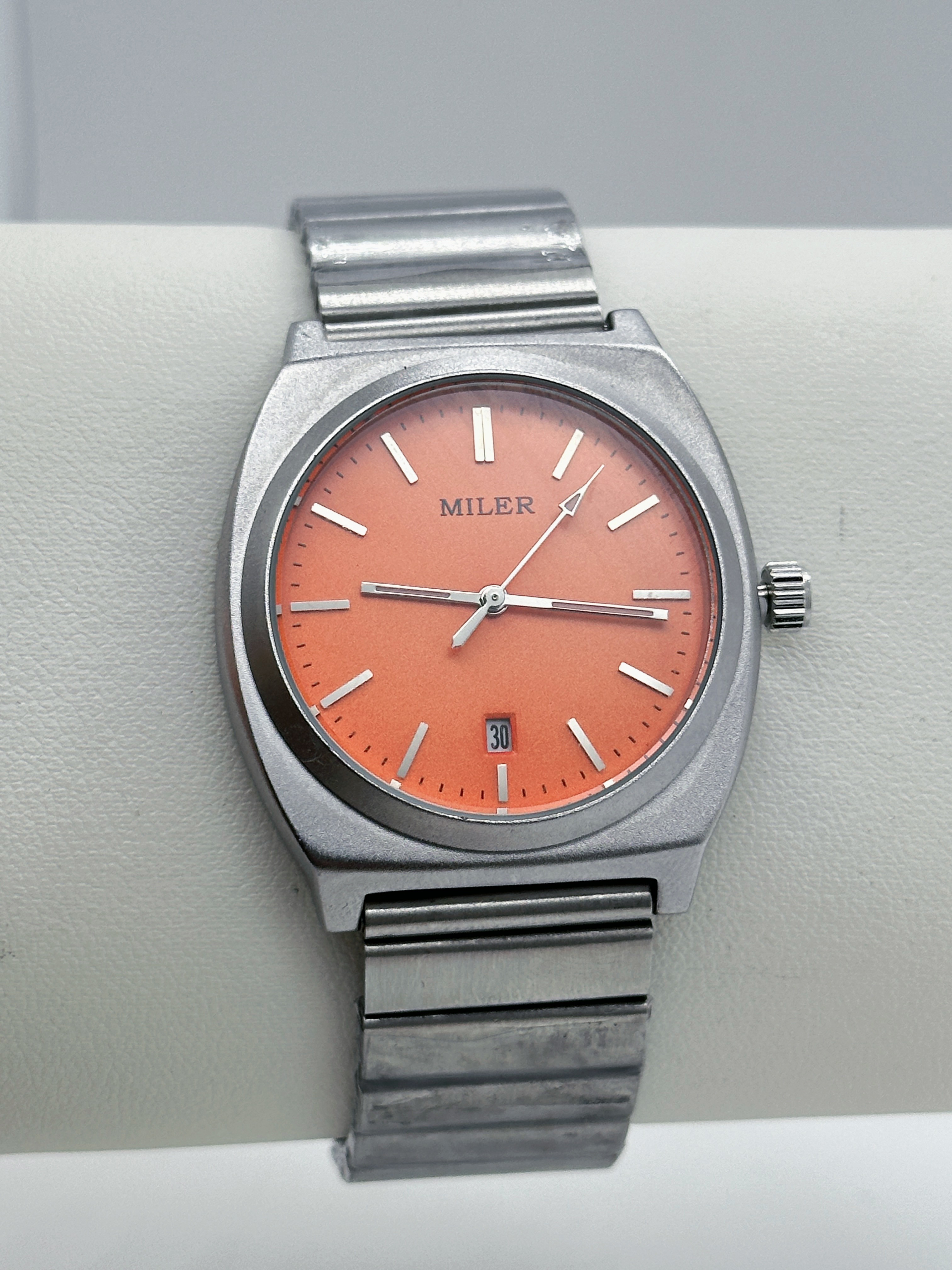 Mineral Dial Silver Stainless Steel Strap Watch With Date Luminous Hands