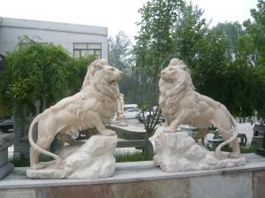 China Travertine stone lions sculpture for garden wholesale
