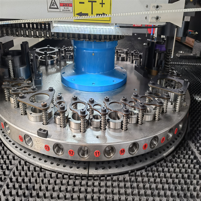 Servo Motor Automatic Turret Punching Machine Sheet Metal Stamping Turret Cnc Machine