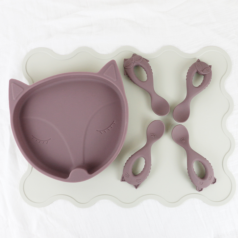 Non-slip Food Grade Kids Silicone Placemat Irregular Shape For Baby Feeding table mat