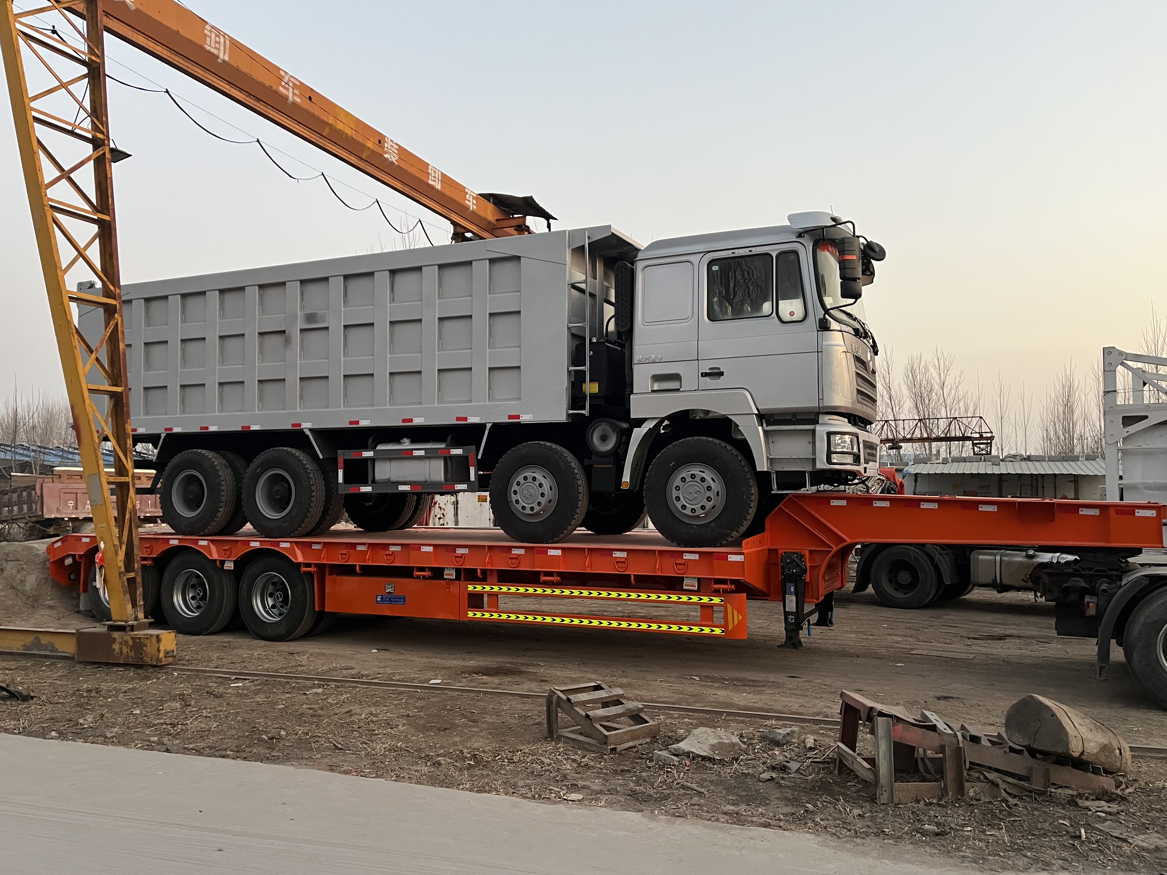 Front Loading Lowboy Trailer 4 axle 120ton Detachable Gooseneck Hydraulic Removable Drop Deck Lowbed Trailer for Kenya