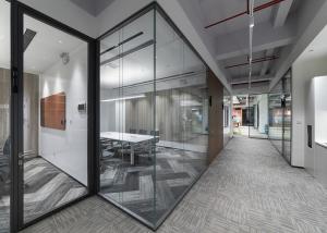 China Transformative Benefits Of Glass Partition Walls For Modern Offices wholesale