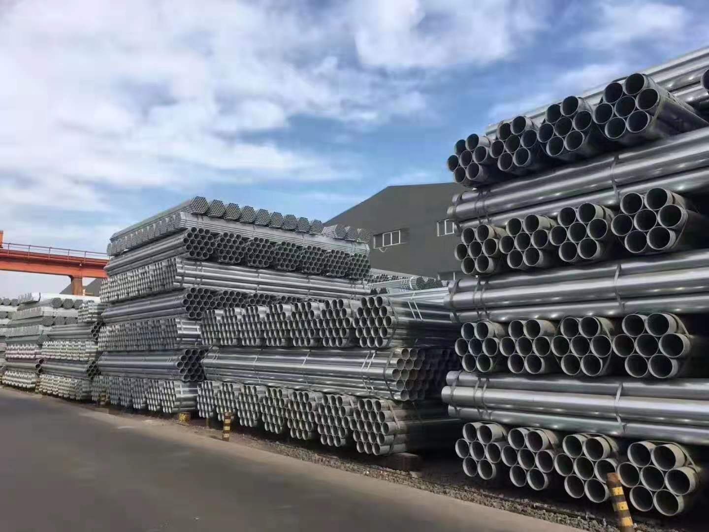 ASTM A500 Galvanized Steel Pipes Q345 Q195 16mn Carbon Steel Pipe