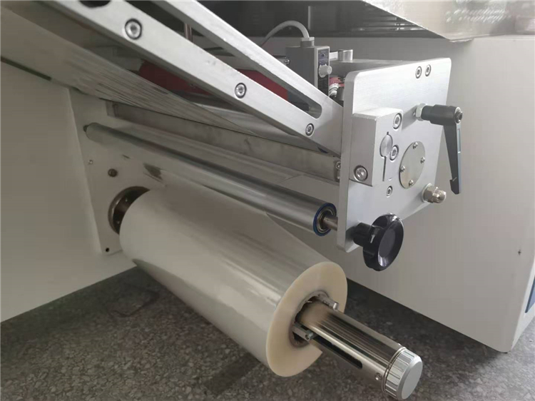100bags/min Food Packaging Machine 600mm POF Film Shrink