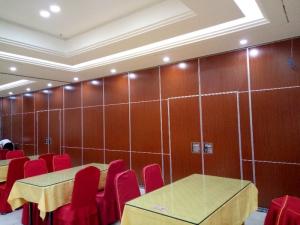 China MDF + Melamine Movable Restaurant Partition Wall / Folding Room Partitions wholesale