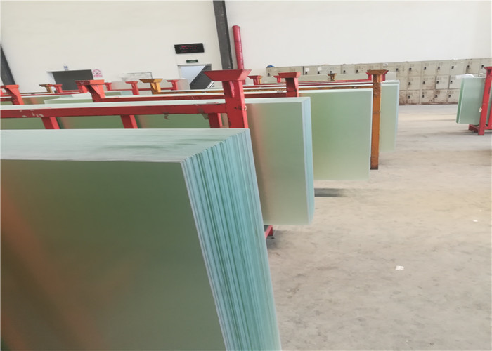 Low Iron Patterned Tempered Glass High Transparent Flat Shape For Solar Panel