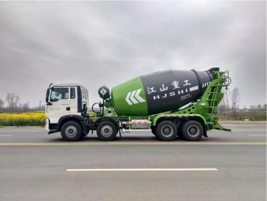 Euro 5 Sinotruk HOWO Heavy Duty Concrete Mixer Diesel Concrete Mixing Truck