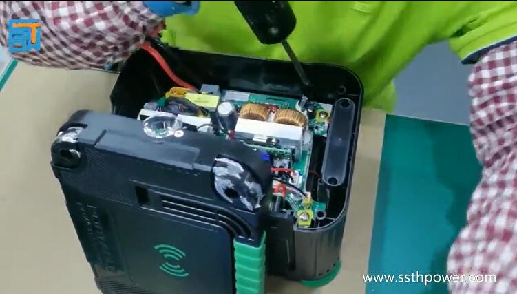 Fast Charging 90000mAh 300W Portable Power Station For Outdoor Camping Tent 220V 110V