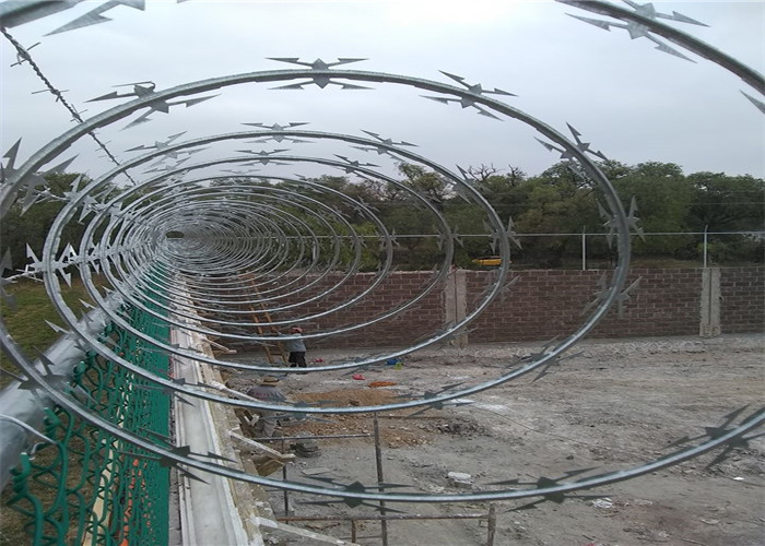 Concertina Cross Razor Wire CBT-60 , Razor Security Wire Hot Dipped Galvanized