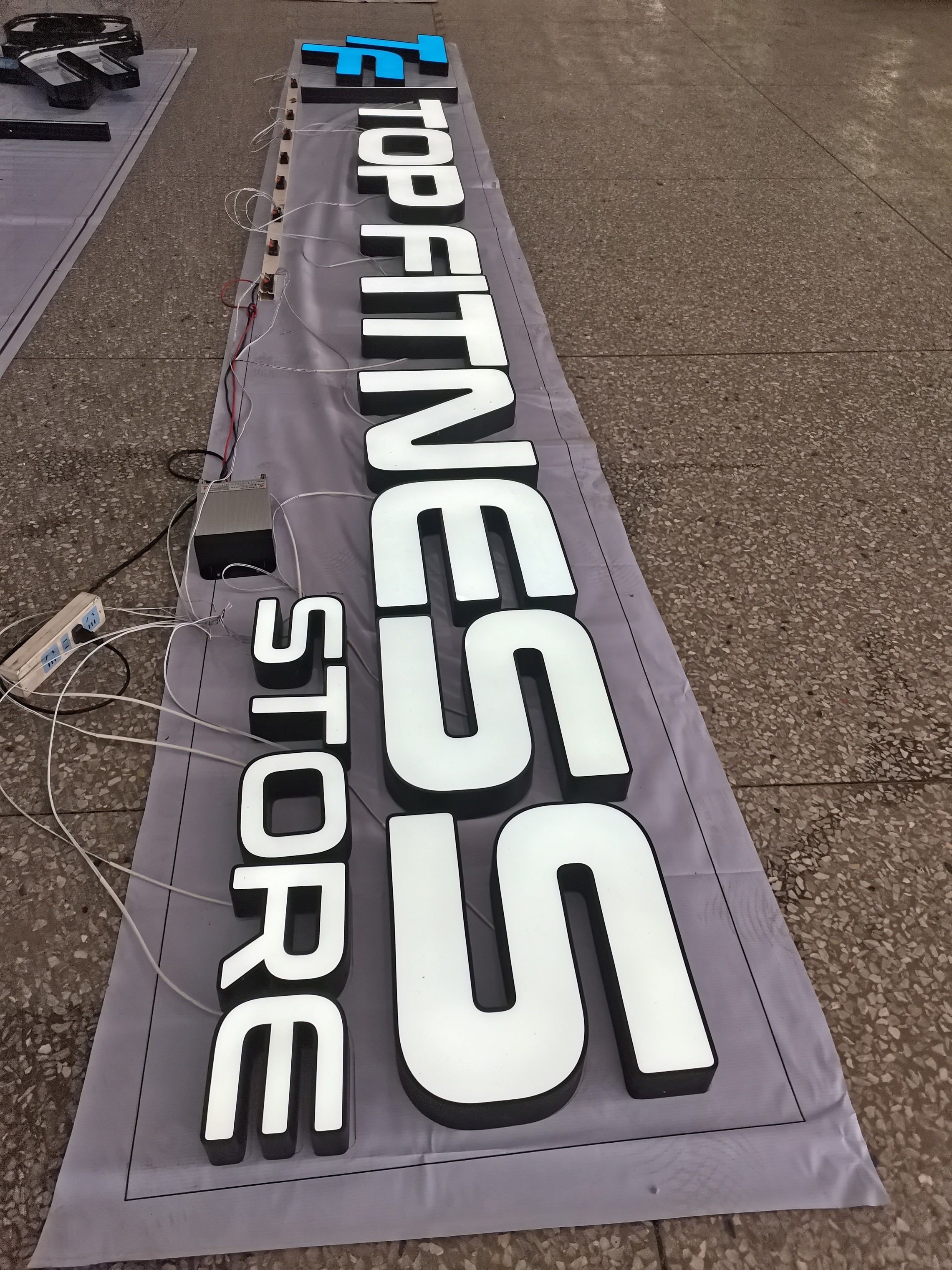 Custom Acrylic 3D LED Lighted Letter Signs UL RoHs Certificated for Bus Stations Burgers Store