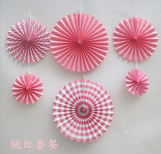 The paper fan consists of two diameters of 40 cm and two diameters of 30 cm. Two 20-centimeters, a total of six fan-flow