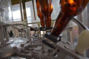 China Glass Bottle 1000 BPH Carbonated Drink Filling Machine wholesale