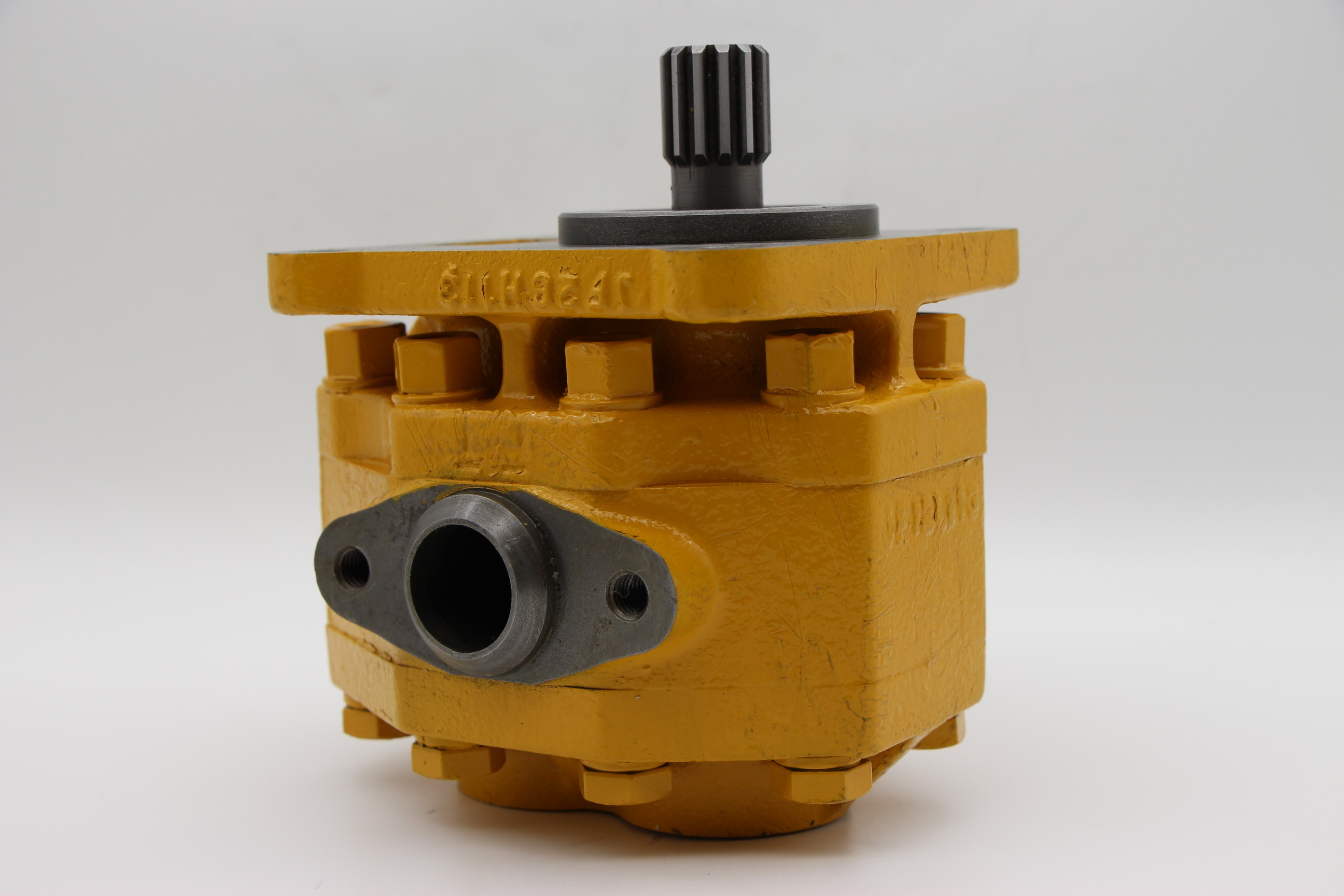 16T-75-24000 hydraulic pump for SD22 SD23 SD16 bolldozer part