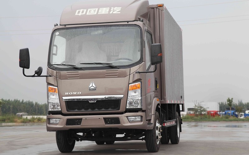 Sinotruk HOWO 4X2 mini Van Cargo Truck 4-6 tons Light Cargo Truck