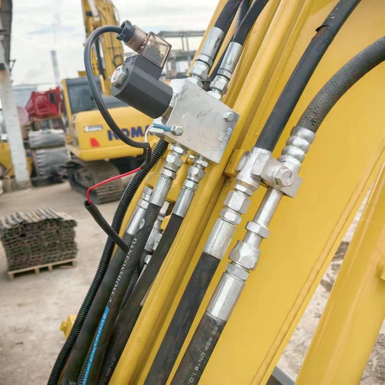 Used 5 Ton Mini Excavator Komatsu PC56-7 with Cummins Engine and 0.2m3 Bucket Capacity