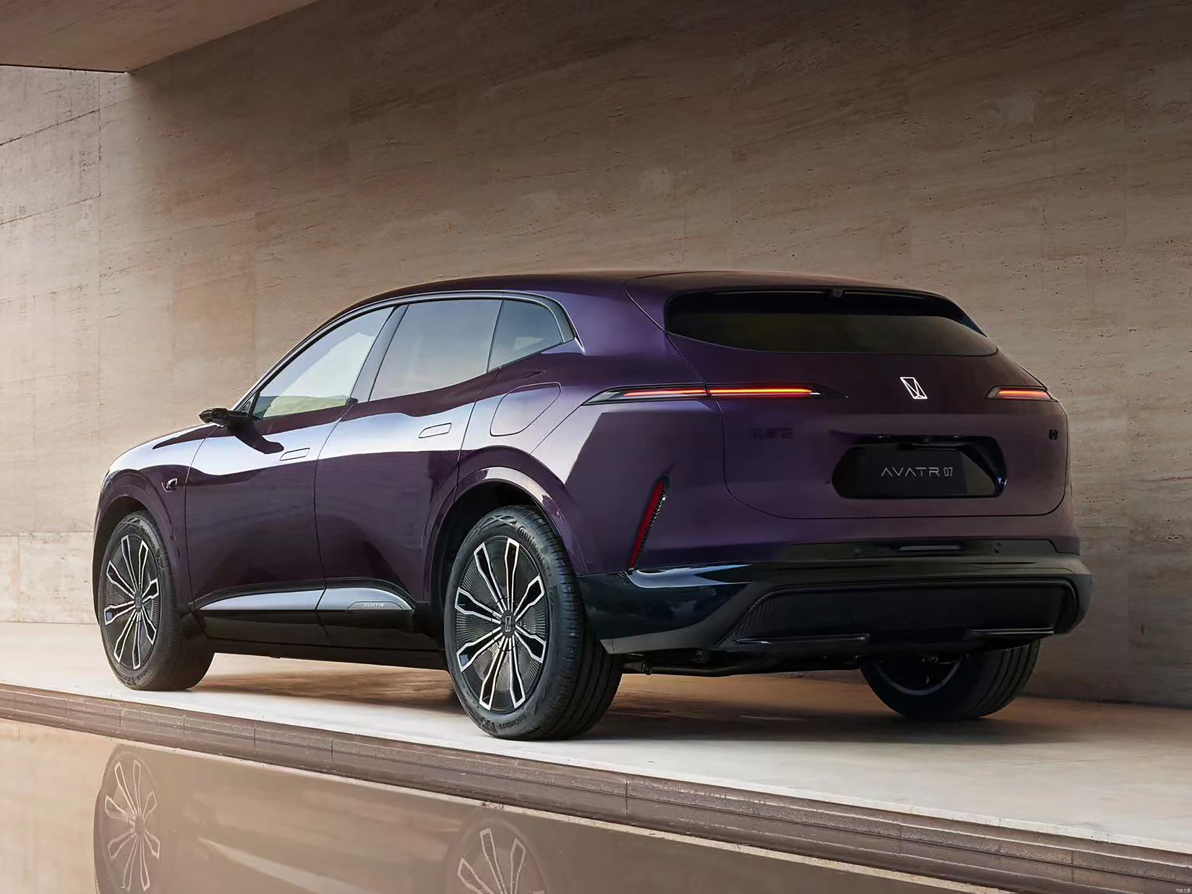 Changan Avatr 07 is a new high-end brand jointly created by CATL, Huawei, and Chang'an Automobile. It offers both hybrid and all-electric versions,