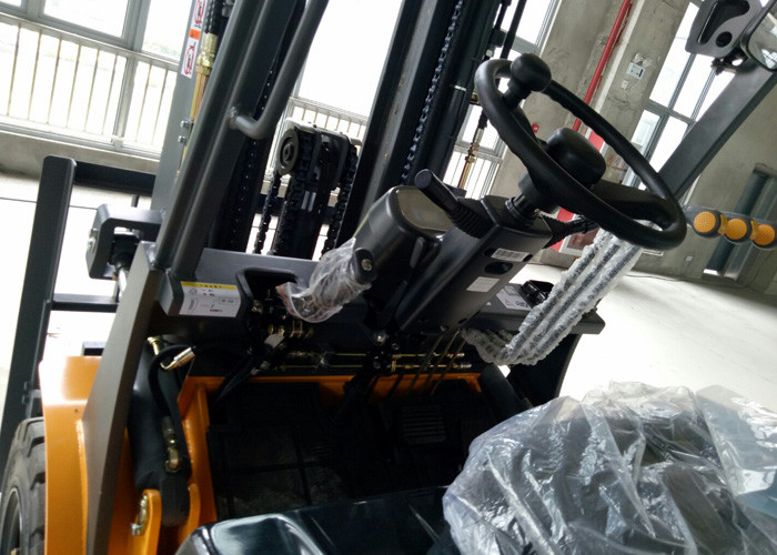 Warehouse Sit Down Forklift 1.6 Ton With Controller Yellow Color High Performance