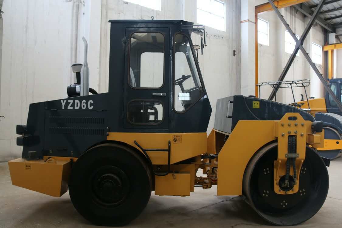 42 Kw Road Construction Equipment , Super 6 Ton YZ6C Closely Road Shoulder Compactor Single Drum Vibratory Roller