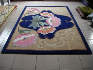 China Traditional Design Flower Handtufted acrylic carpet wholesale