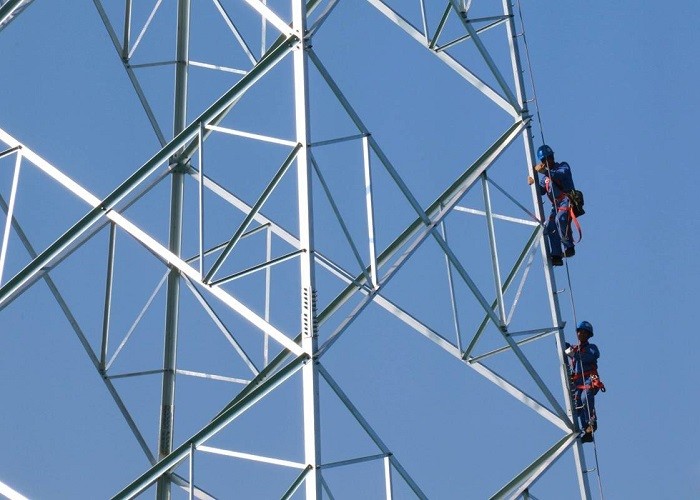 Hot Dip Galvanized Angle Steel Tower For Power Transmission Silver Color