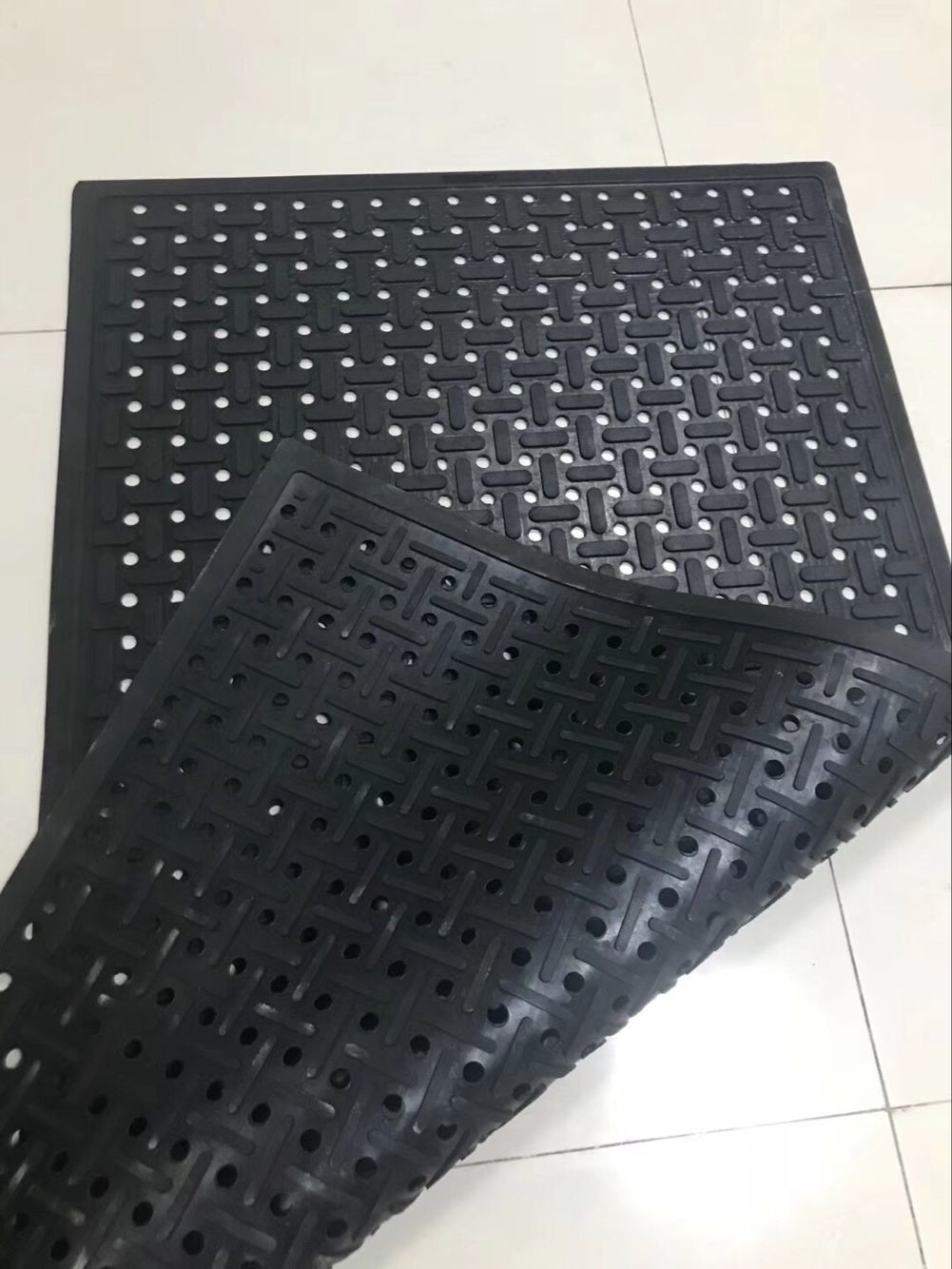 Rubber floor mat Hotel kitchen rubber floor mat Round hole rubber floor mat