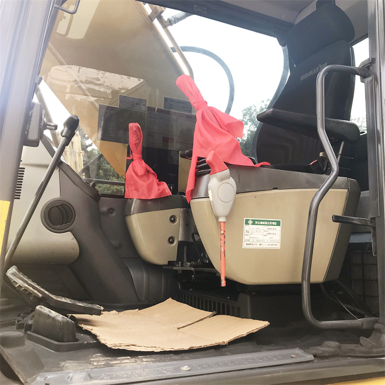 110 KW Komatsu PC220 Excavator with Cummins Engine Good Condition and Performance