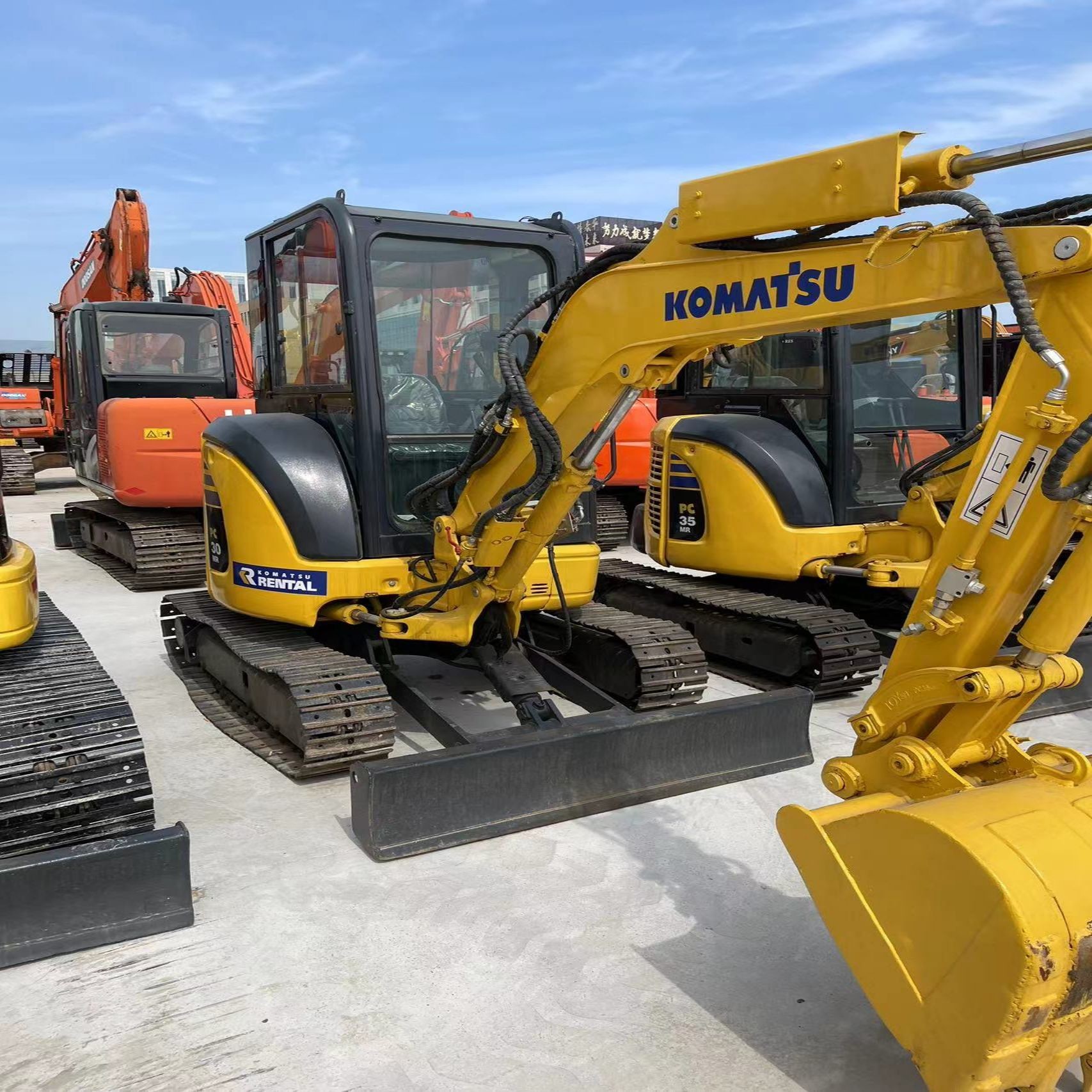 Used Komatsu Excavator PC30MR Secoondhand 3ton Small Type Mini Crawler Digger