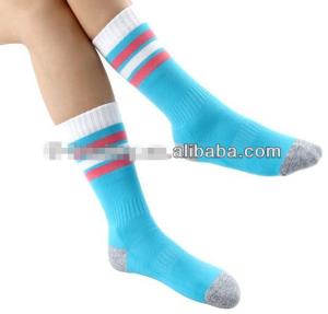 China Fashion striped design mid calf length winter socks for men wholesale