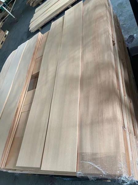 Quality Slice Cut Steamed Beech Wood Flooring Veneer 12% Moisture for sale