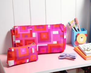 China Custom Make Up toiletry promotional fashion elegant cosmetic makeup bag for lady wholesale
