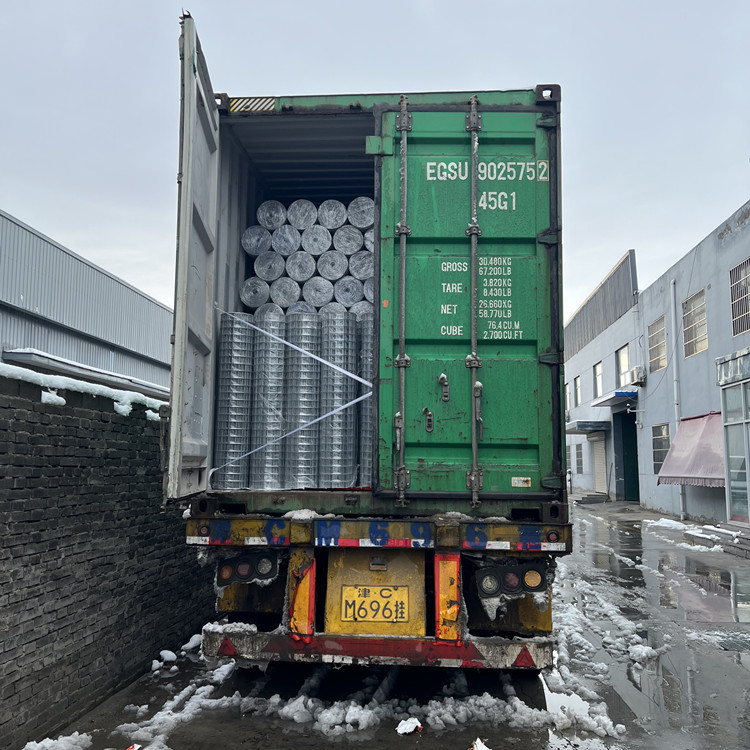 0.5m-2.0m Width Galvanized Iron Welded Wire Mesh For Road Base And Constructions Durable