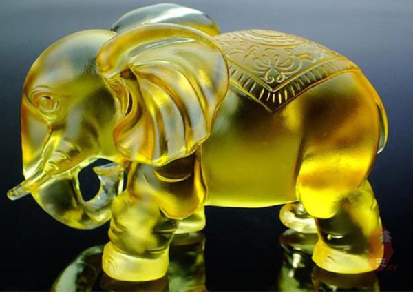 Amber Colored Glaze Indoor Home Decoration Elephants Figurine Statue 135*80