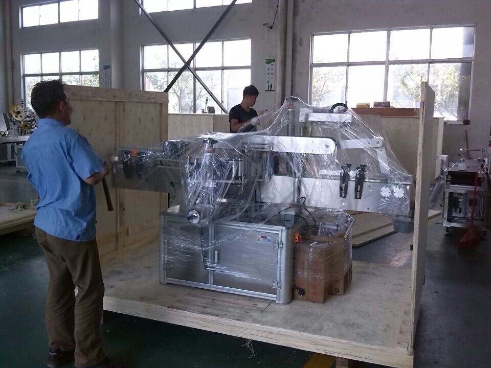 Carton Double Side Automatic Labeling Machine , Low Noise Auto Label Machine