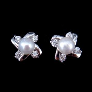 China Bulk Customized Silver Pearl Earrings Jewelry Flowers Shape For Girl wholesale