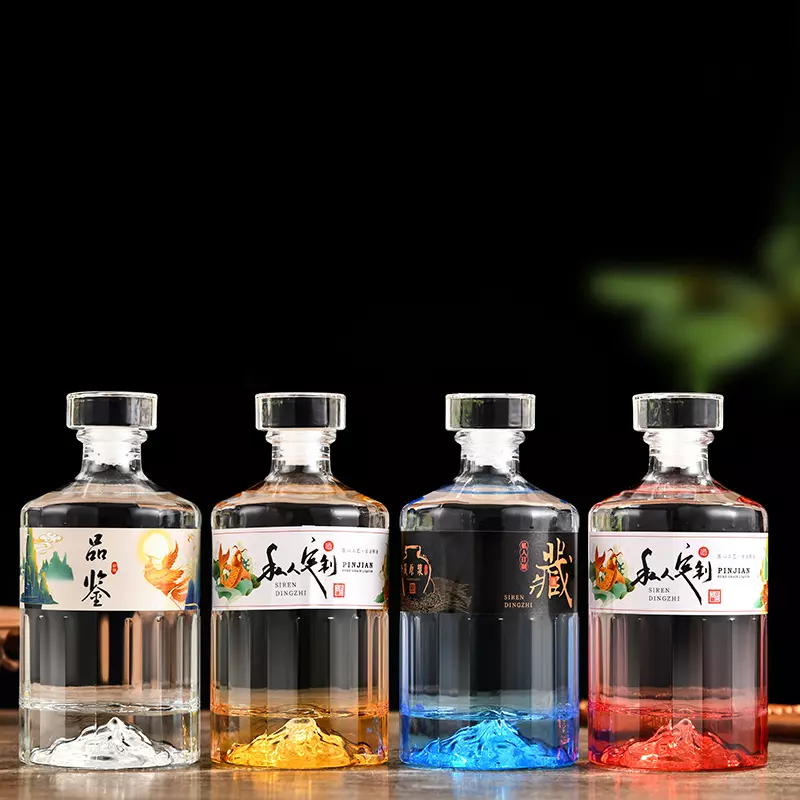 Glass Collar Whisky Vodka Bottle with Cork Cover 750ml Capacity Customized Luxury