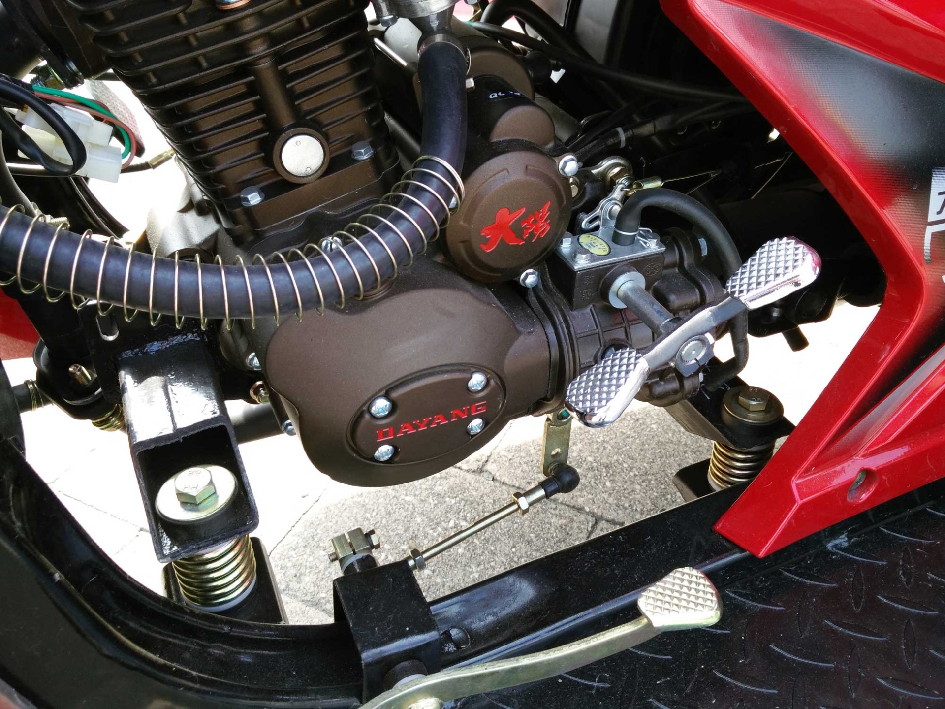 DAYANG African hot 250cc water tank tricycle with iron cabin and water-cooling engine