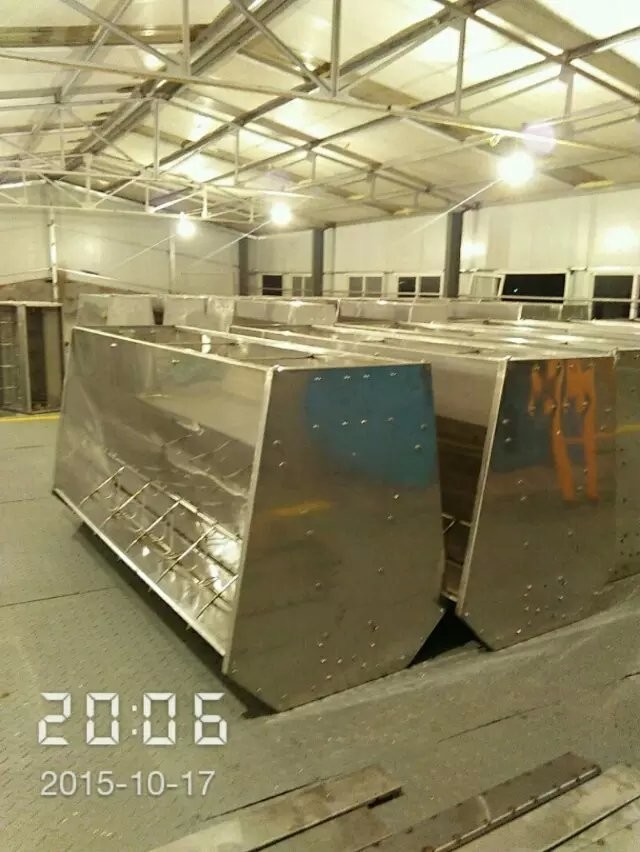 Double Sided Automatic Pig Feeder Pig Feeding Trough With Water Nipple